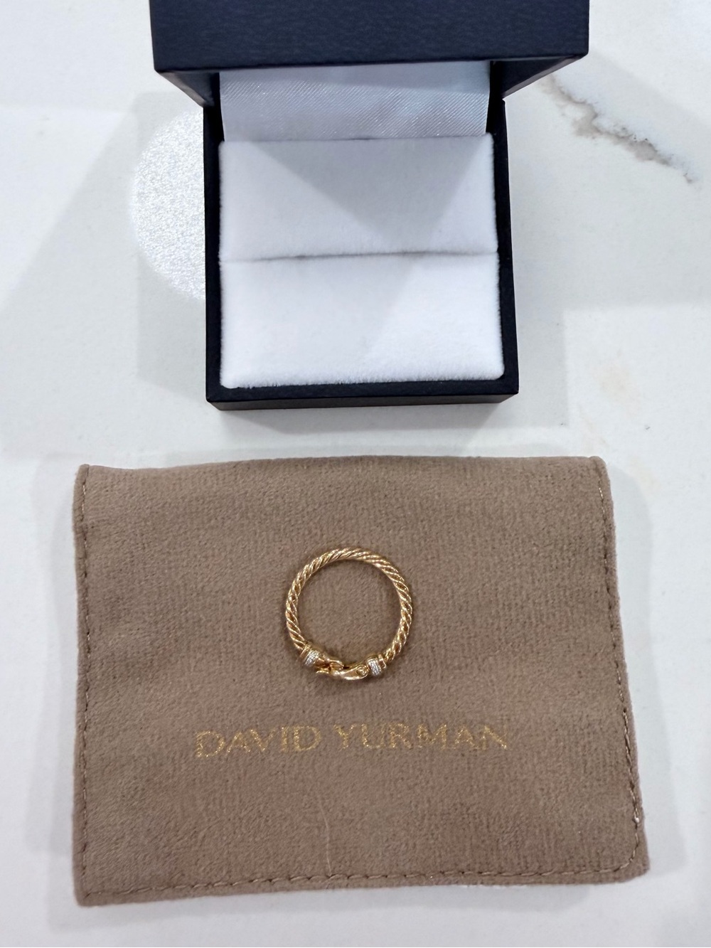 David Yurman PETITE BUCKLE RING
18K Yellow Gold with Diamonds, 2mm, size 6 - Picture 9 of 12